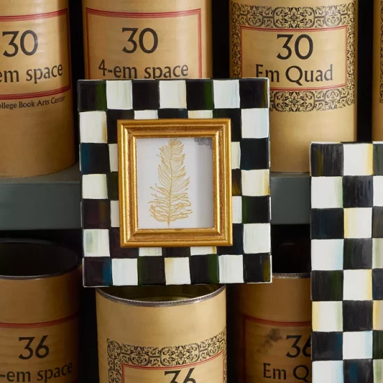 New 🤩 Mackenzie-Childs Courtly Check® Enamel Picture Frame, 2.5" X 3" No Color ✨ 3 New 🤩 Mackenzie-Childs Courtly Check® Enamel Picture Frame, 2.5" X 3" No Color ✨ - Image 3